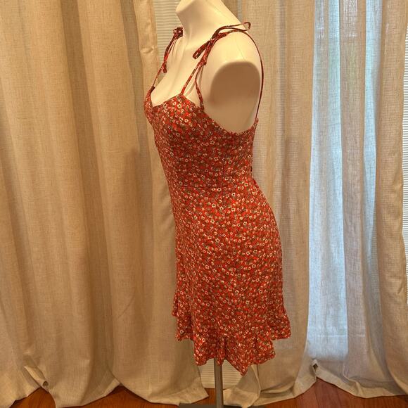 Forever 21 Red Floral Mini Dress - Size Medium - Cute! - Picture 6 of 11